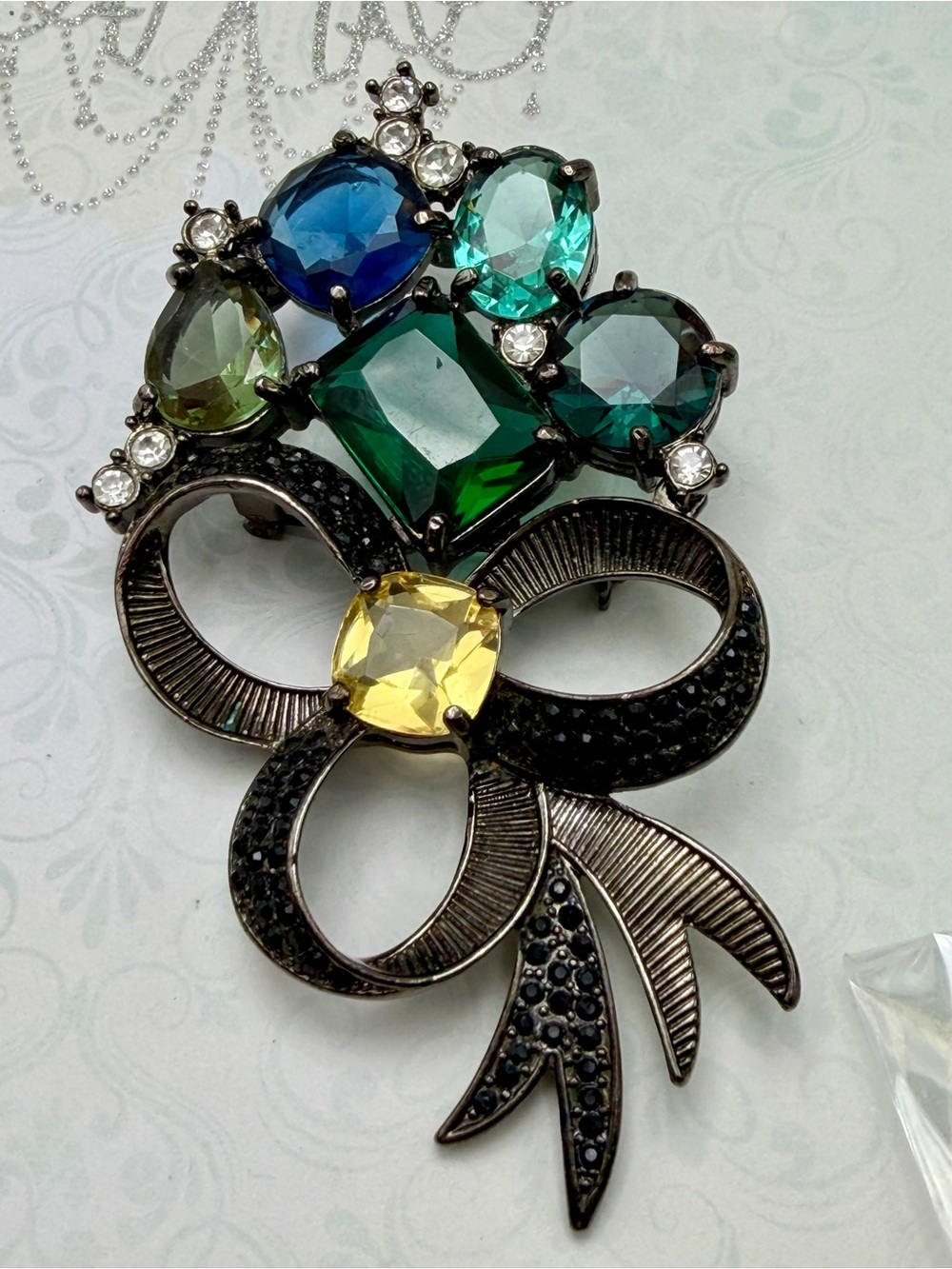 Vintage Bold Avon Signed Ribbon brooch #cz532